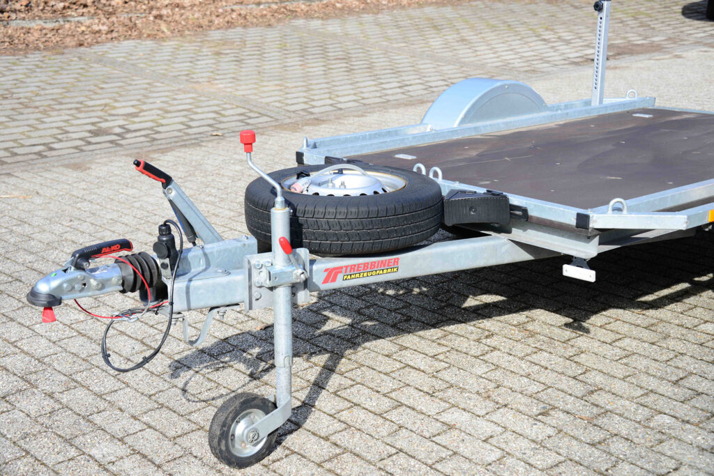 Motorradanhänger Mini Berlin Detail Ansicht Achse mit Ersatzrad